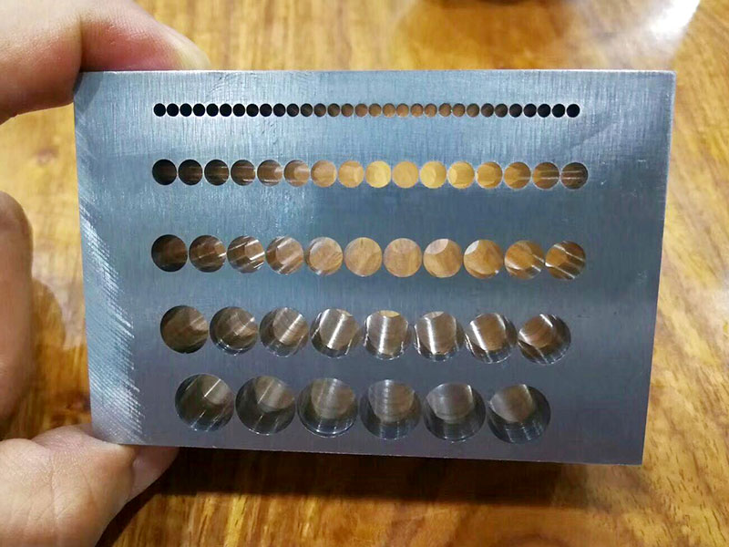 模具鉆深孔y軸坐標(biāo)有沒有負(fù)的？