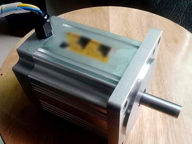 鉆孔機(jī)怎么啟動電機(jī)和變頻器？